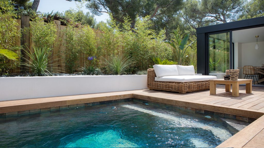 LA PISCINE & SON JARDIN